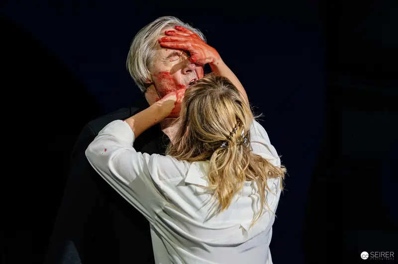 Lulu Performance at Kammerspiele: Intense Dramatic Interaction in White and Red