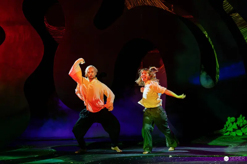 Lulu Performance at Kammerspiele: Dynamic Dance Sequence by Performers
