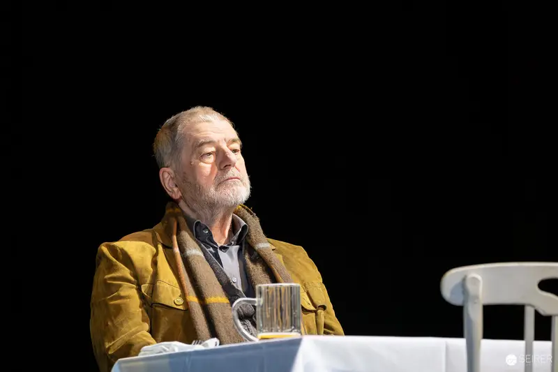 "Bis nächsten Freitag" von Peter Turrini in der Josefstadt