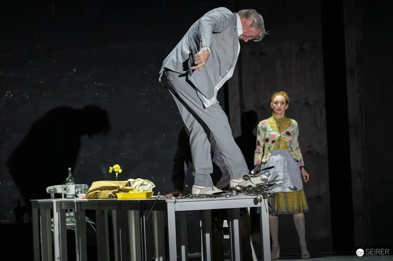 "Bis nächsten Freitag" von Peter Turrini in der Josefstadt