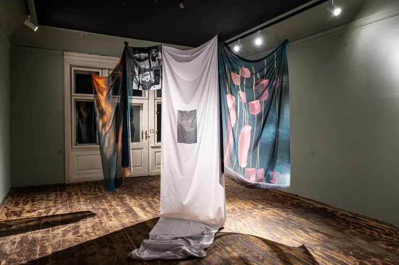 Moshammer's Fabric Installation Exploring Texture, Light, and Spatial Dynamics