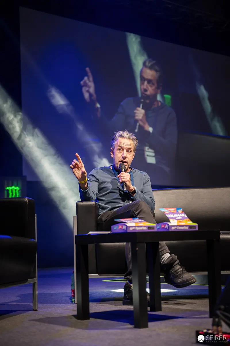 Presenter Gesturing During Panel Discussion at Vienna ComicCon 2023