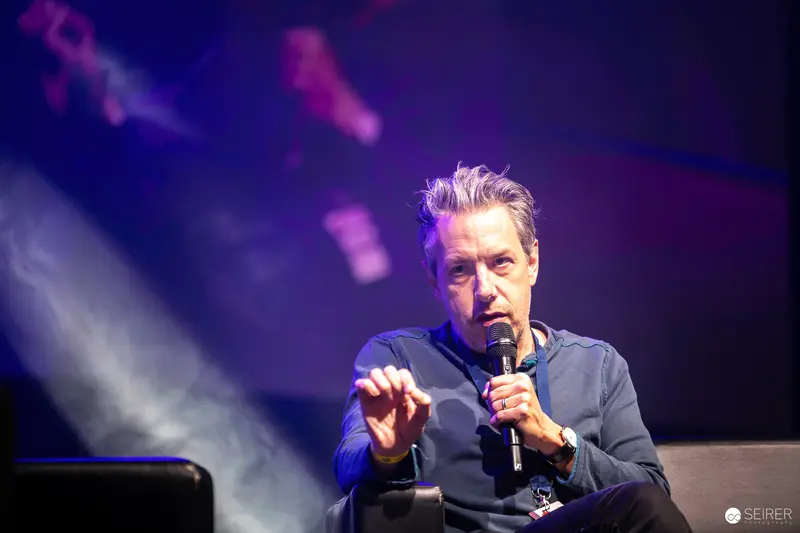 Seasoned Performer Speaking at Vienna ComicCon 2023 Stage Event