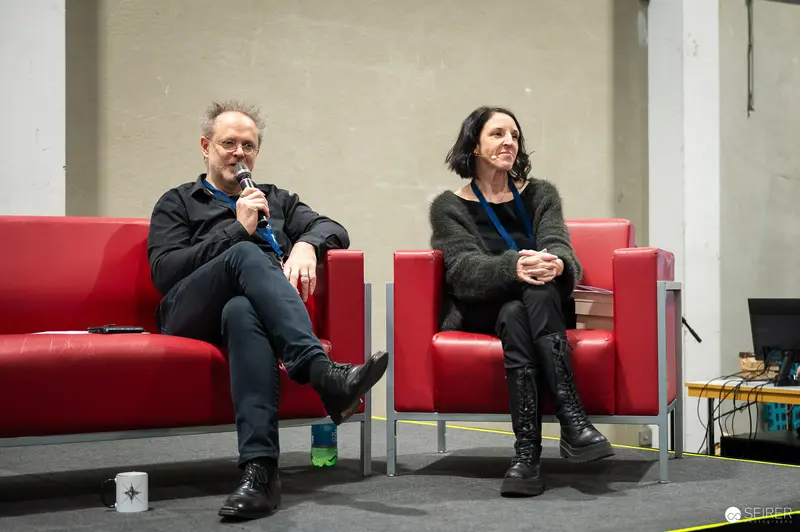 Vienna ComicCon 2023: Panelists in Dialogue on Red Modular Seating