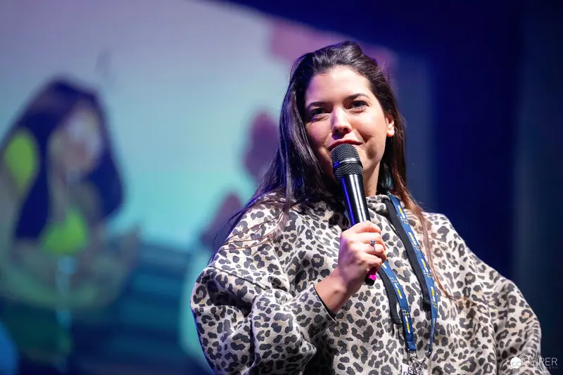 Stand-up Comedian Performing in Leopard Print at Vienna ComicCon 2023