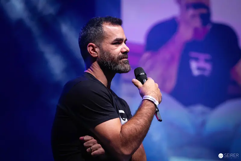 Bearded Performer Speaking at Vienna ComicCon 2023 Stage Event