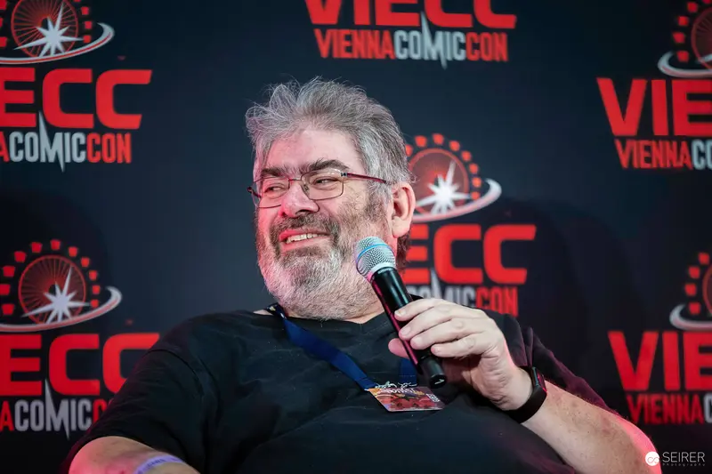 Bearded Guest Speaker at Vienna ComicCon 2023 Discusses Comic Culture