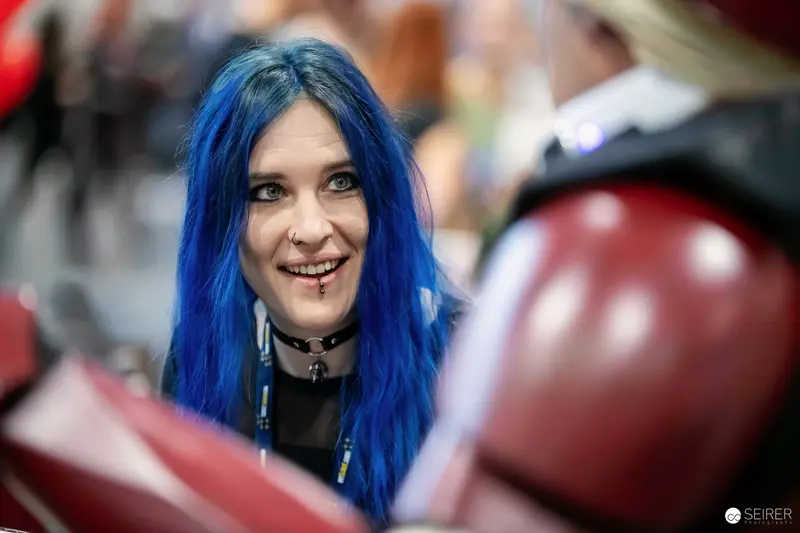 Blue-Haired Cosplayer Smiling at Vienna ComicCon 2023