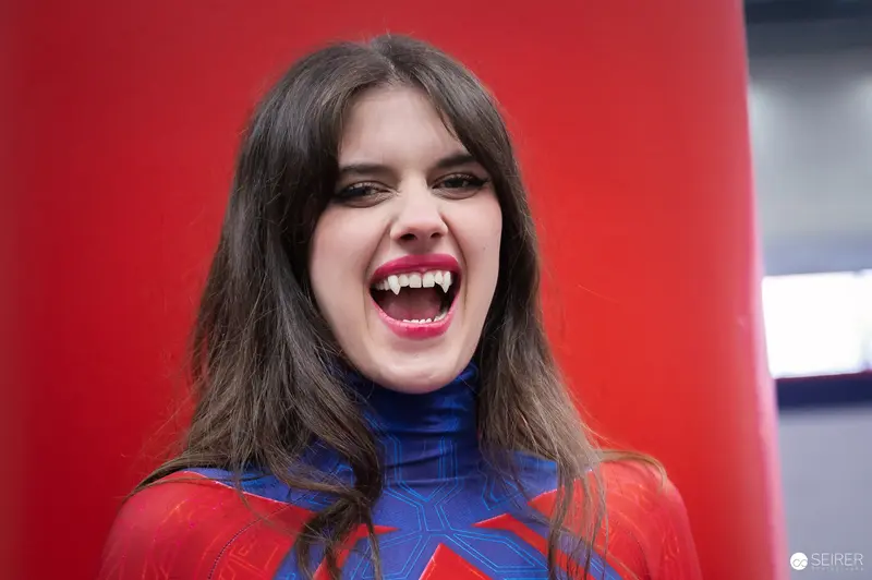 Cosplayer in Vampire Fangs Laughs Dramatically at Vienna ComicCon 2023
