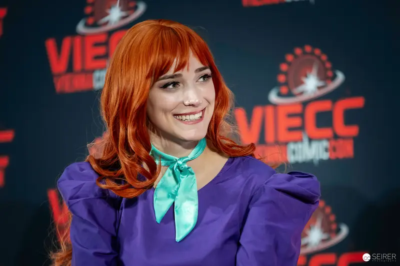 Vibrant Cosplay Portrait at Vienna ComicCon 2023 with Radiant Performer
