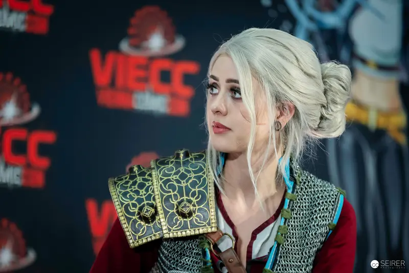 Cosplayer in Chainmail and Braid at Vienna ComicCon 2023 VIECC