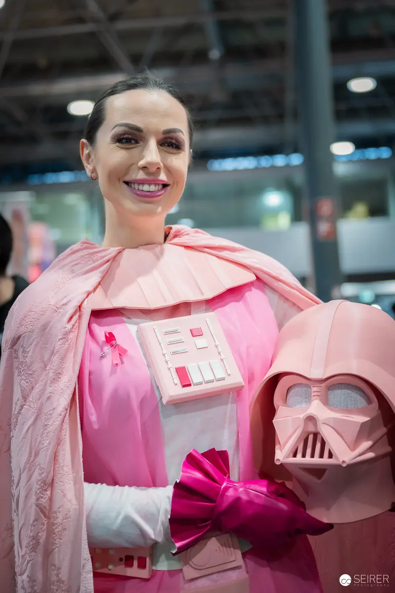 Pink Darth Vader Cosplay at Vienna ComicCon 2023 Showcasing Playful Star Wars Reimagining