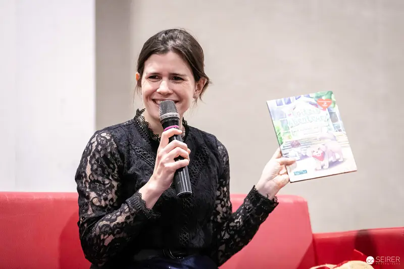 Speaker Presenting Book at Vienna ComicCon 2023 Event