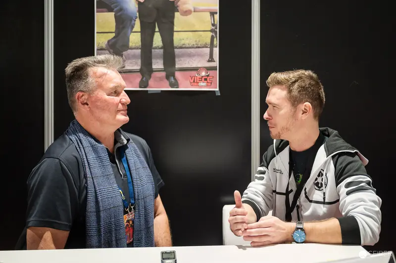 Two Attendees in Conversation at Vienna ComicCon 2023