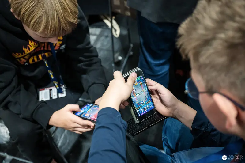 Adolescents Engaging with Mobile Devices at Vienna ComicCon 2023