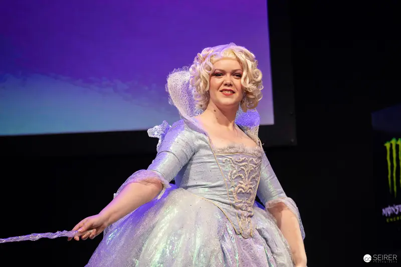 Cosplayer in Glinda-style pale-blue ball gown on the VIECC Vienna Comic Con stage
