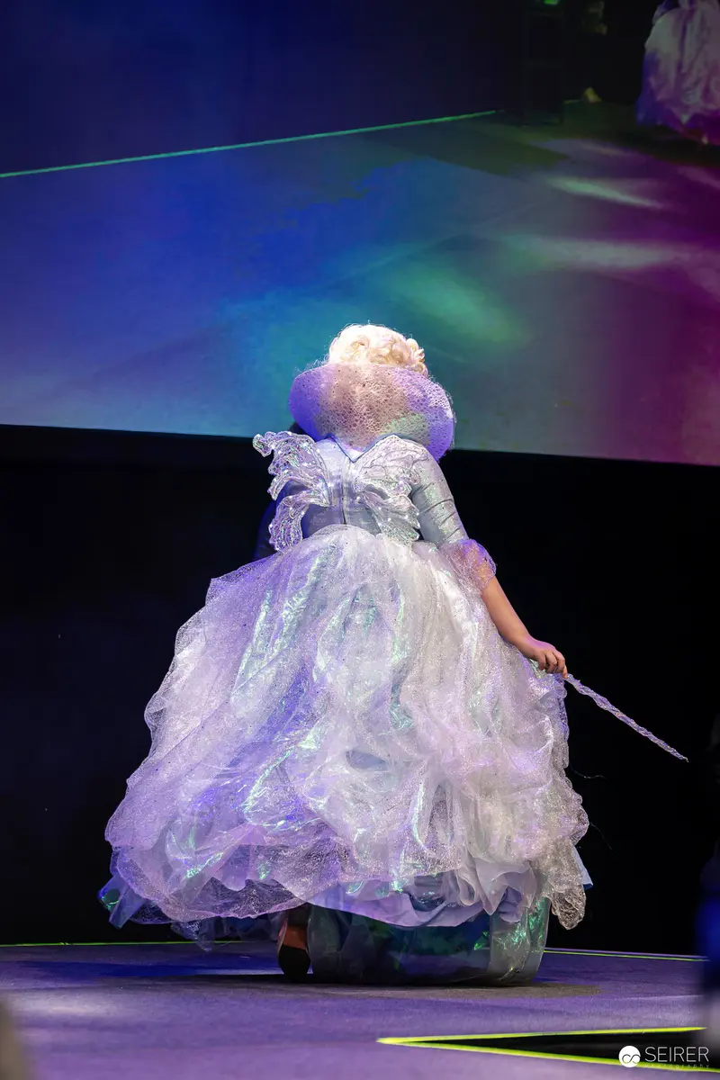 Cosplayer in iridescent fairy godmother ballgown on VIECC Vienna Comic Con stage