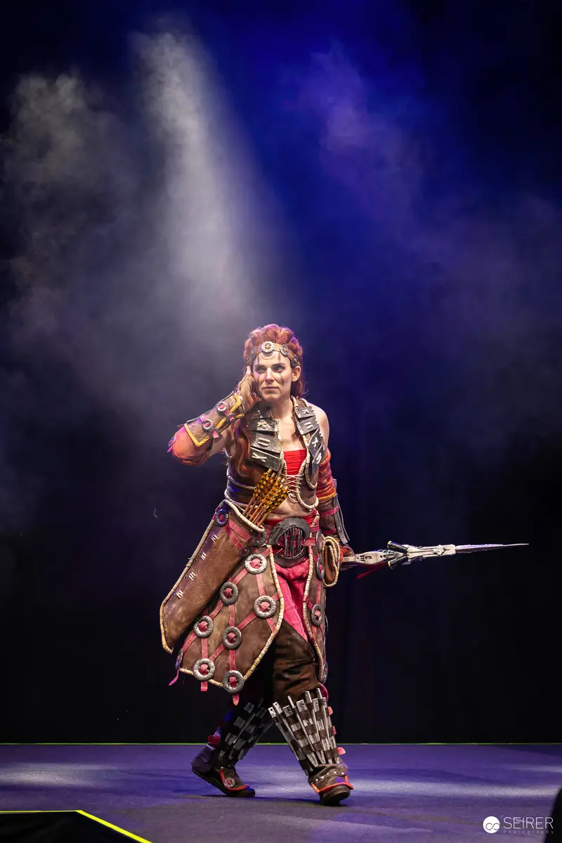 Aloy cosplay from Horizon Zero Dawn on the cosplay contest stage at VIECC Vienna Comic Con 2023