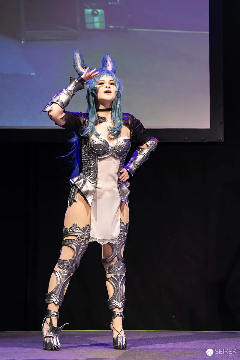 Cosplayer in Silver Armour and Blue Wig Poses on Stage at VIECC Vienna Comic Con 2023
