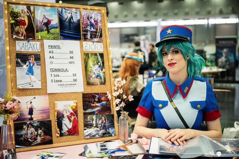 Officer Jenny Cosplayer at Sabaku Ziora Artist Booth, Vienna Comic Con 2023