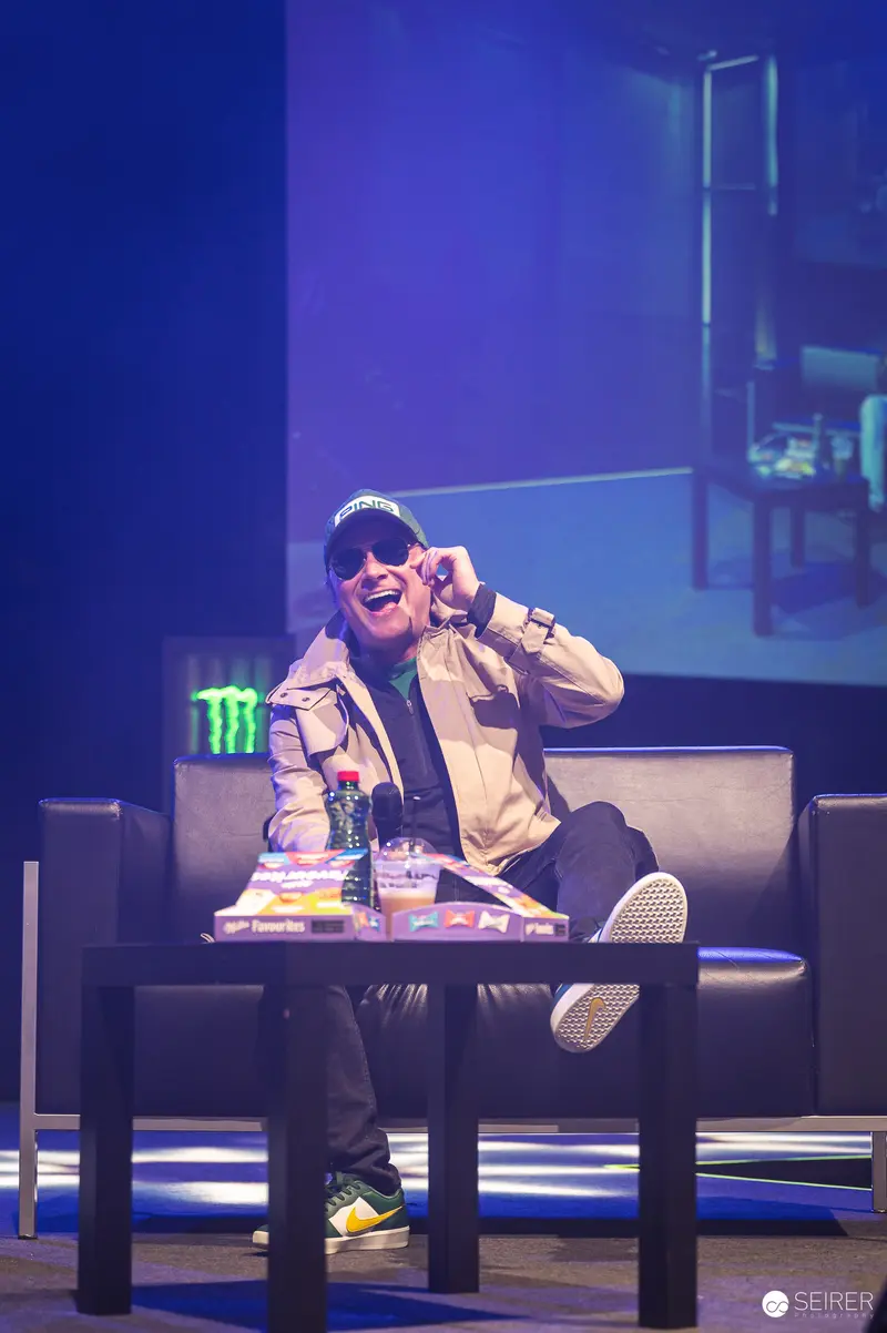 Laughing panel guest in PING cap and sunglasses on VIECC Vienna Comic Con stage