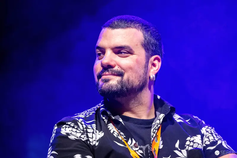 Panel guest with beard and earring on stage at VIECC Vienna Comic Con 2023