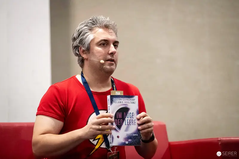 Author Stefan Cernohuby presents space opera novel "Im Auge der Leere" at VIECC Vienna Comic Con 2023
