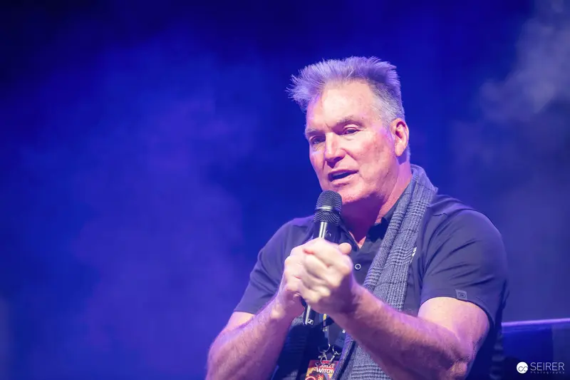 Actor speaking on stage panel at VIECC Vienna Comic Con 2023