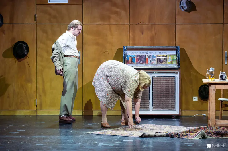 Günter Franzmeier and Paula Nocker in Der Himbeerpflücker Theater Production