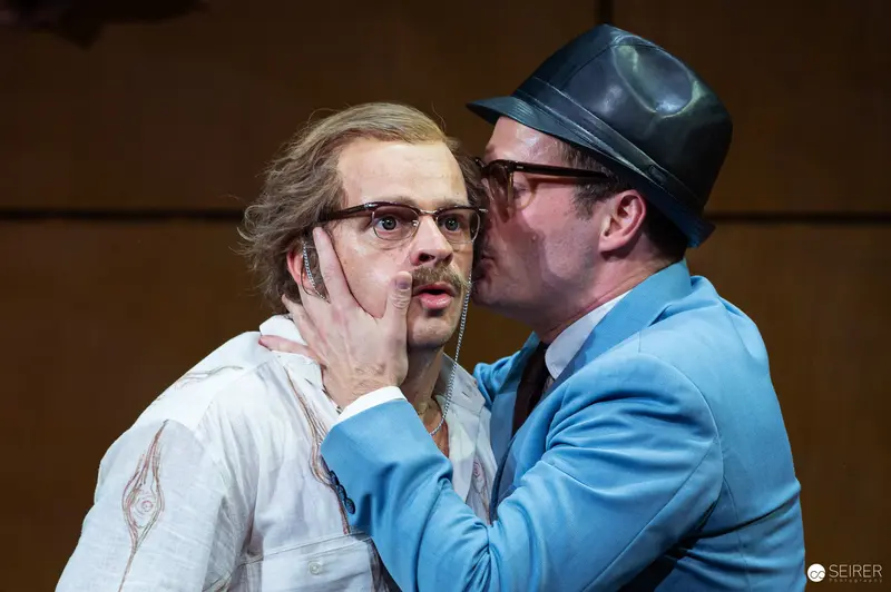 Der Himbeerpflücker: Intense Confrontation Between Two Characters on Stage