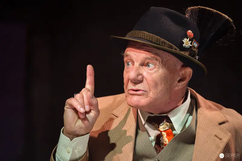 Günter Franzmeier as Konrad Steisshäuptl in Der Himbeerpflücker Theatre Production