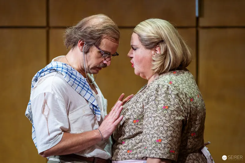 Der Himbeerpflücker: Intimate Moment Between Konrad Steisshäuptl and Sieglinde on Stage