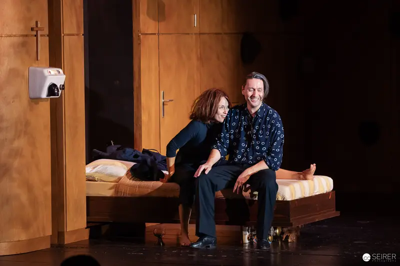 Der Himbeerpflücker: Konrad Steisshäuptl and Sieglinde on Stage at Kammerspiele
