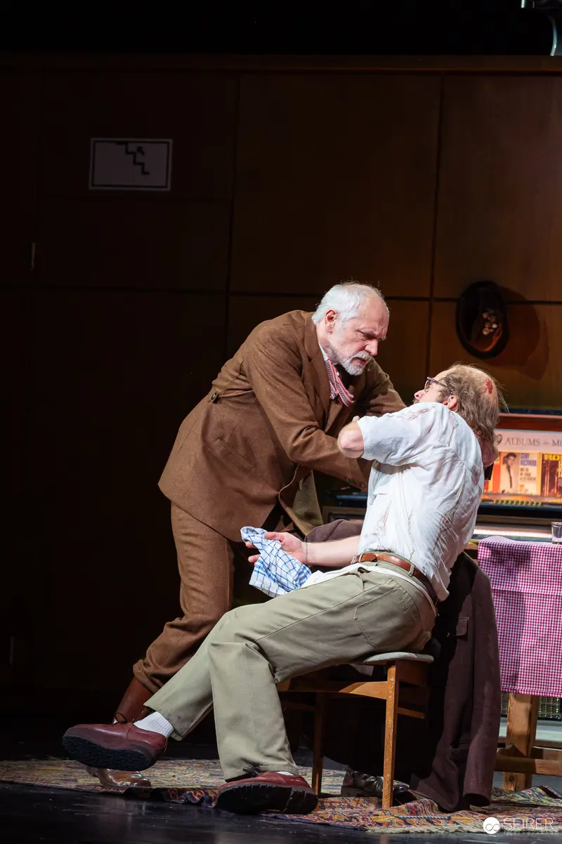 Der Himbeerpflücker: Intense Confrontation Between Konrad Steisshäuptl and Another Character