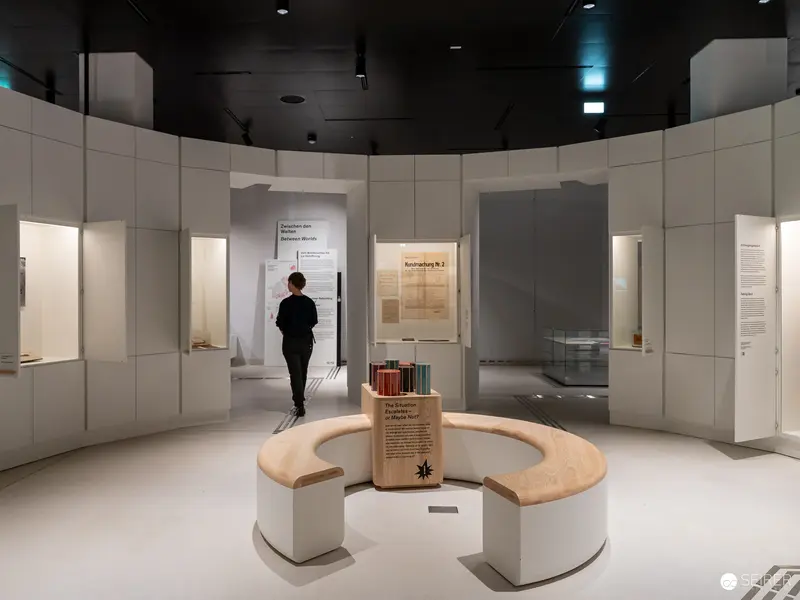 Wien Museum Renovation Preview: Minimalist Exhibition Space with Curved Seating