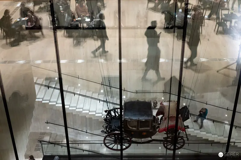Wien Museum Renovation Unveils Historic Carriage Through Multilayered Glass Architecture