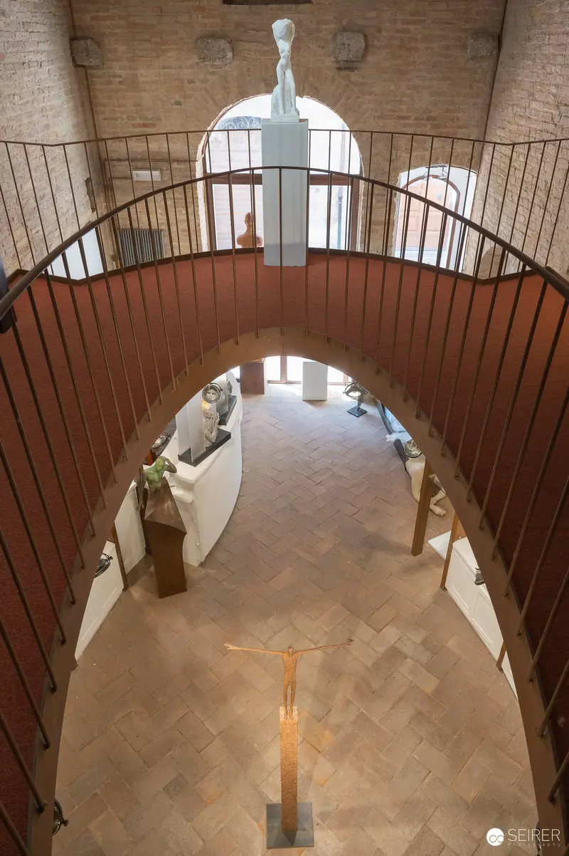 Sculptural Interior View of Isculpture Gallery at San Gimignano: Layered Architectural Perspectives