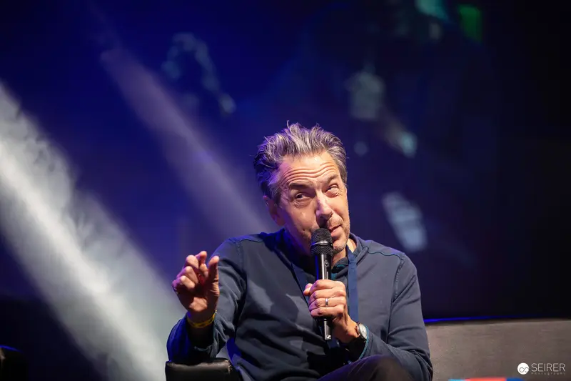 Comedian Performing Stand-Up Comedy at Vienna ComicCon 2023
