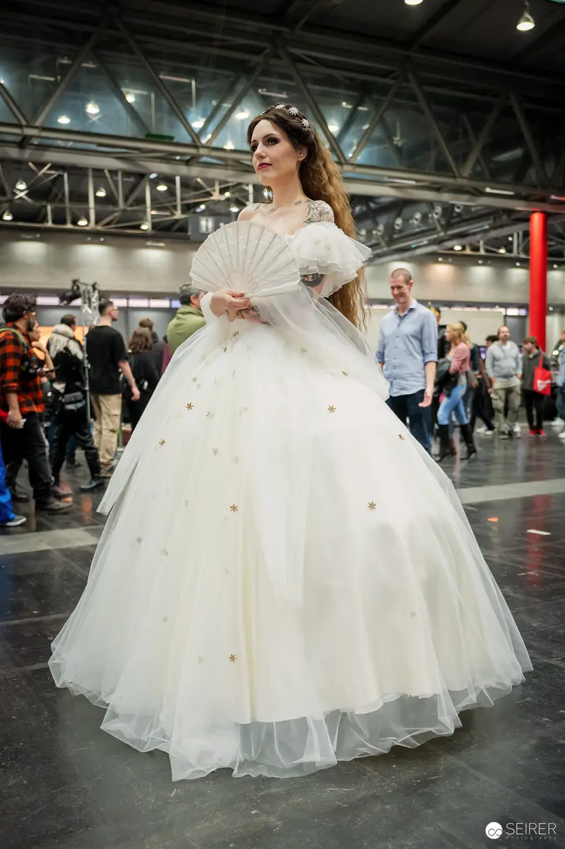 White Wedding Gown Performance at Vienna ComicCon 2023