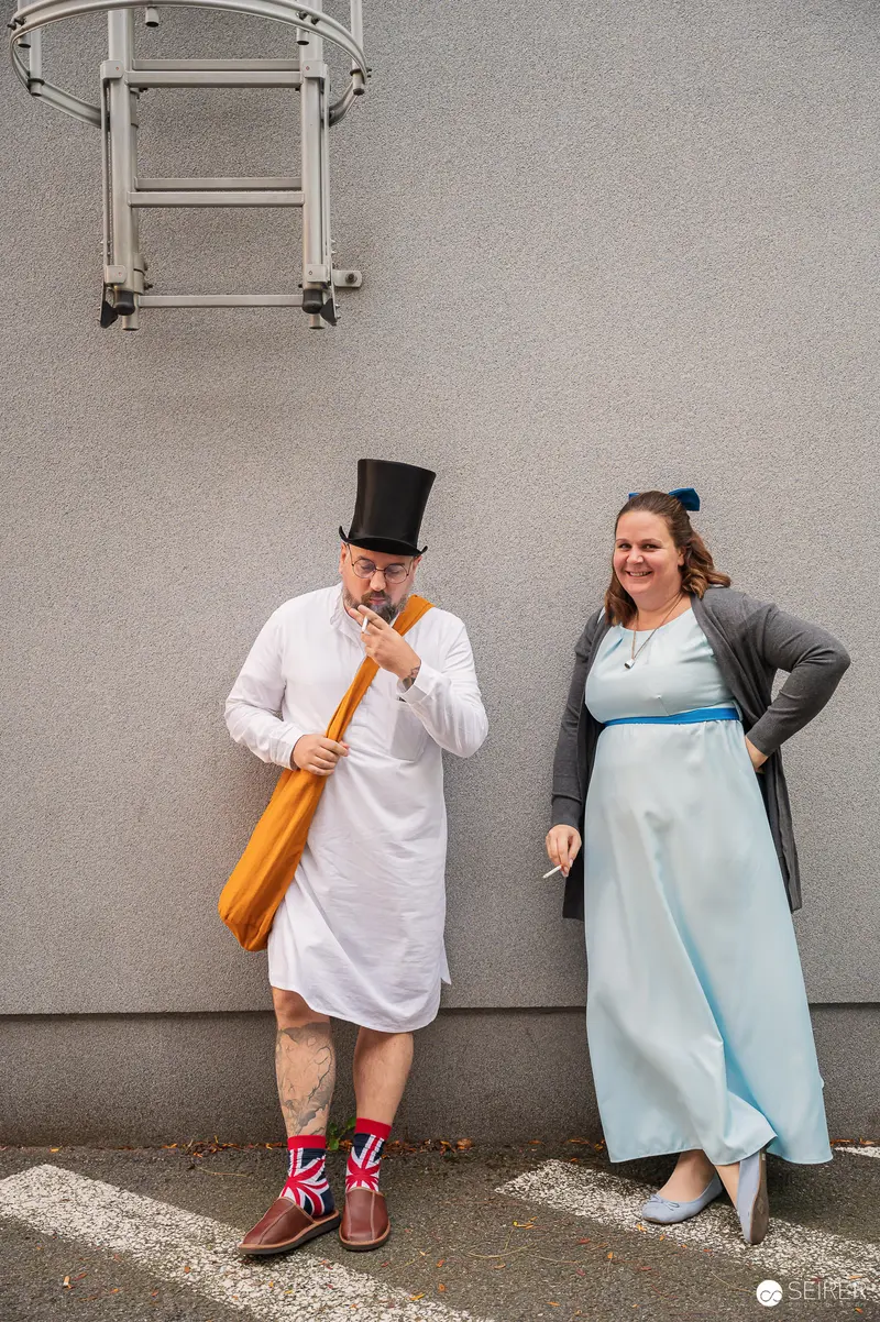 Vienna ComicCon 2023: Cosplayers in Quirky Vintage-Inspired Costumes Pose Together