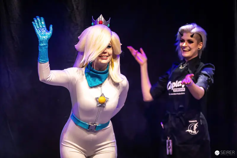Rosalina Cosplay with Blue Glove at Vienna ComicCon 2023