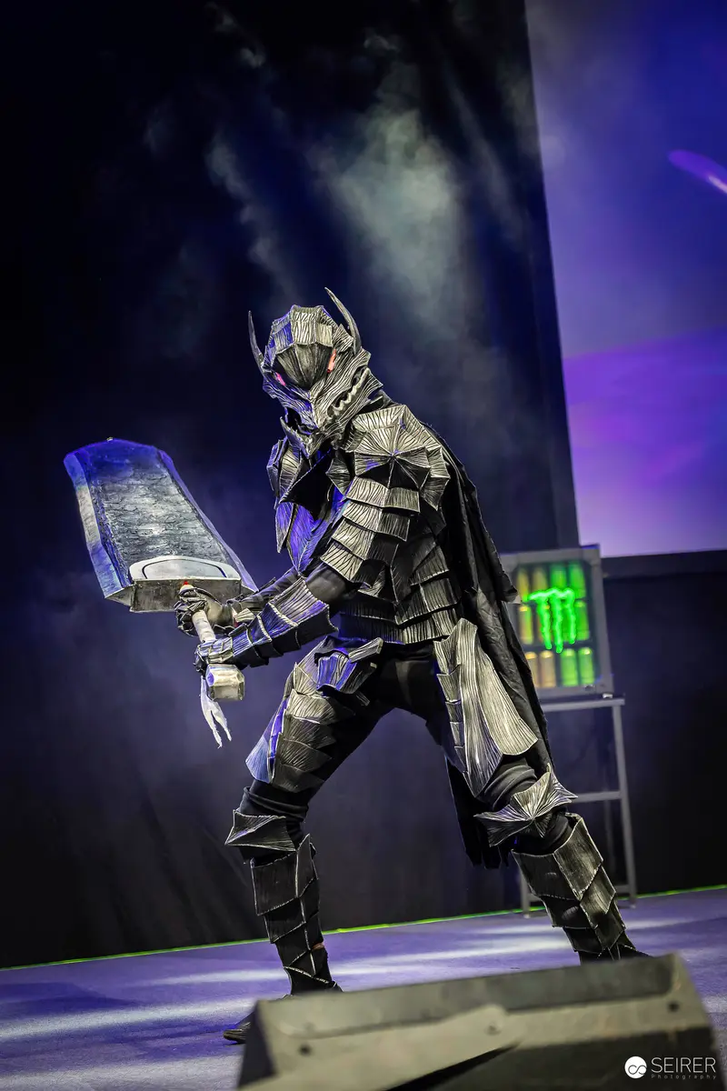 Armored Cosplayer Wielding Futuristic Weapon at Vienna ComicCon 2023