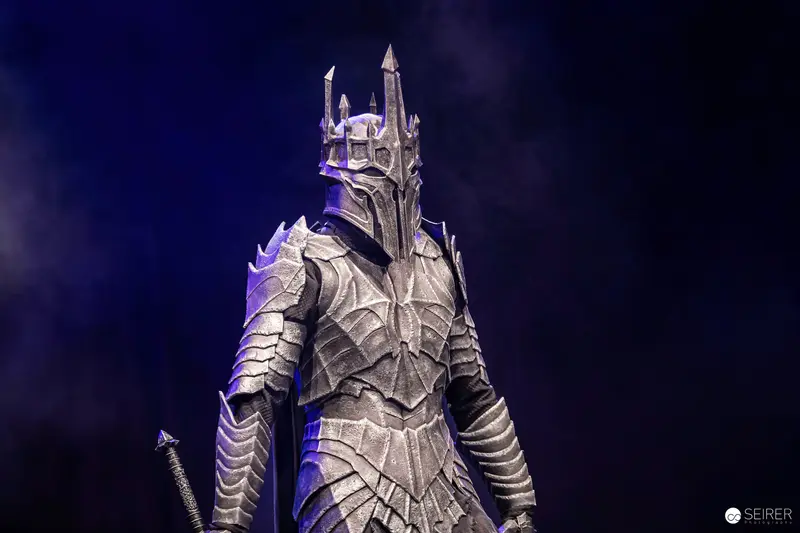 Armored Knight Statue at Vienna ComicCon 2023 Cosplay Exhibition