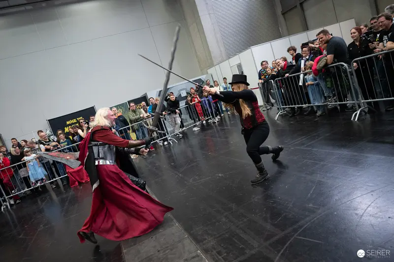 Dramatic Sword Duel Cosplay Performance at Vienna ComicCon 2023