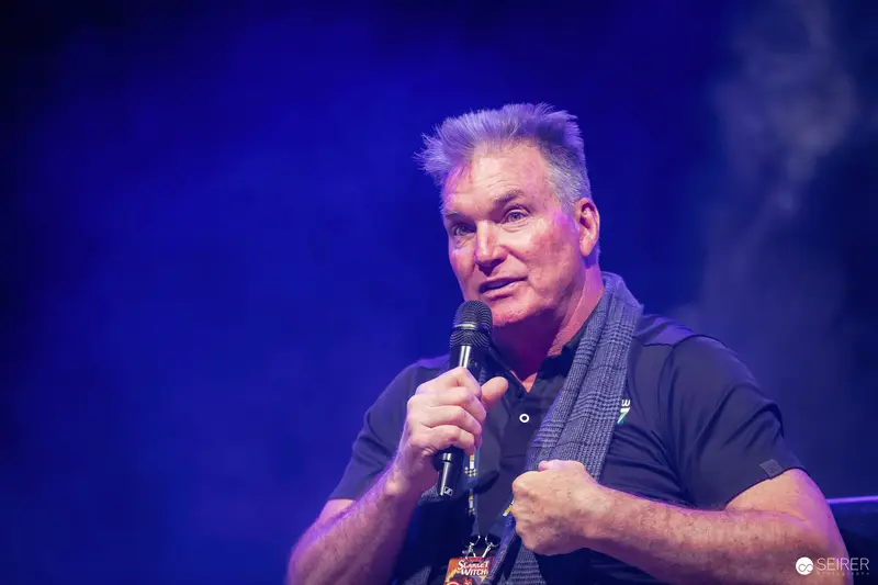 Comedy Performer Speaking at Vienna ComicCon 2023 Panel Discussion