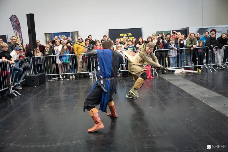 Costumed Performers Demonstrate Historical Combat at Vienna ComicCon 2023