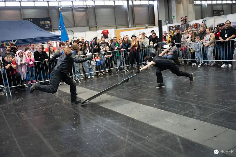 Performers Demonstrating Balance and Motion at Vienna ComicCon 2023