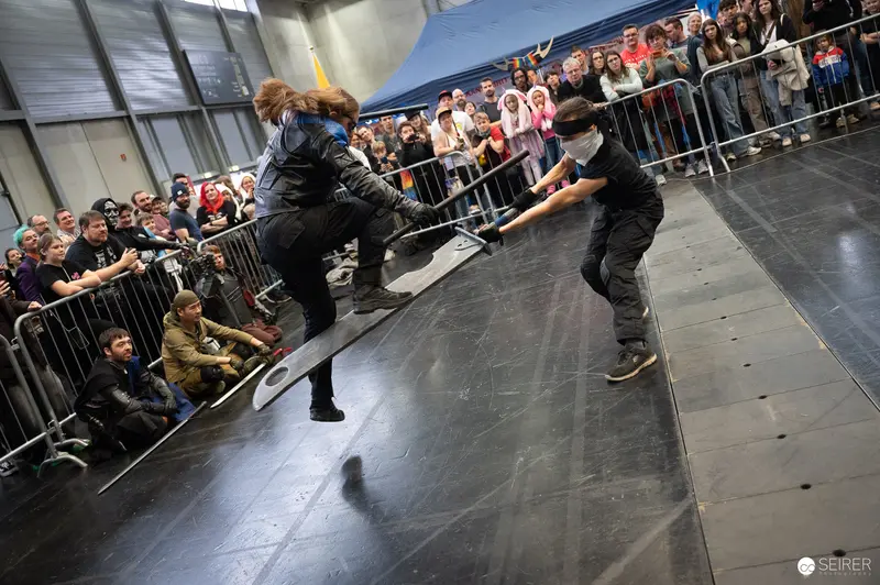 Bis Einer Weint Performers Engage in Dynamic Stage Combat at Vienna ComicCon 2023