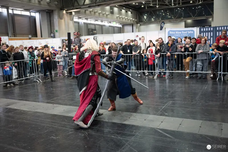 Bis Einer Weint Performance at Vienna ComicCon 2023 Dramatic Sword Duel