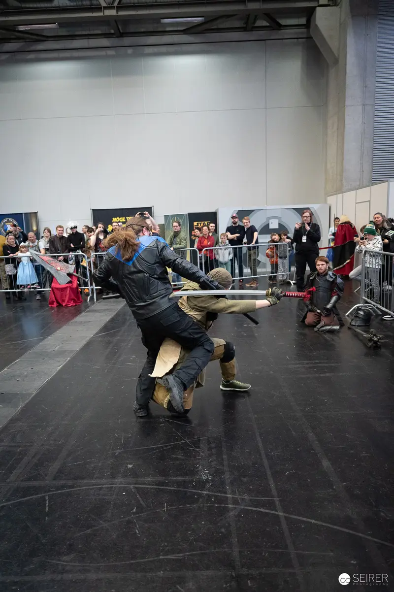 Bis Einer Weint Performance Dynamic Move at Vienna ComicCon 2023